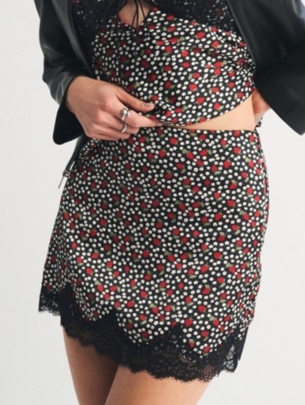 NWT Abercrombie & Fitch Ultra High Rise Satin Floral Lace-Hem Mini Skort - M